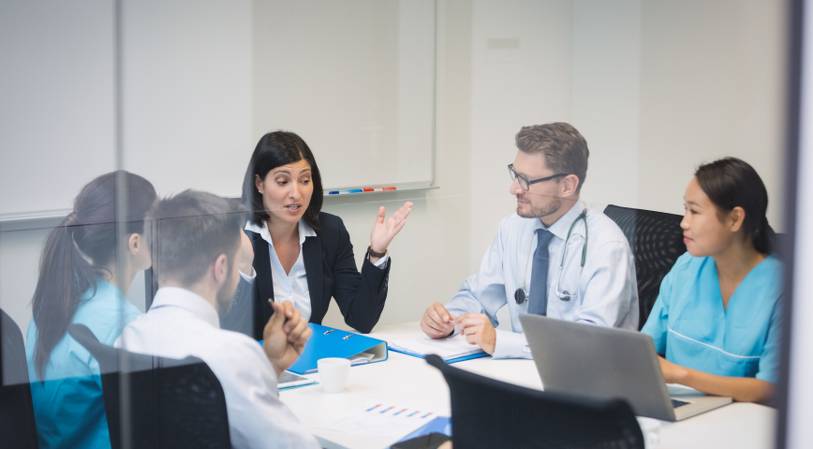 Transformación del sector salud: claves para la sostenibilidad y mejora continua
